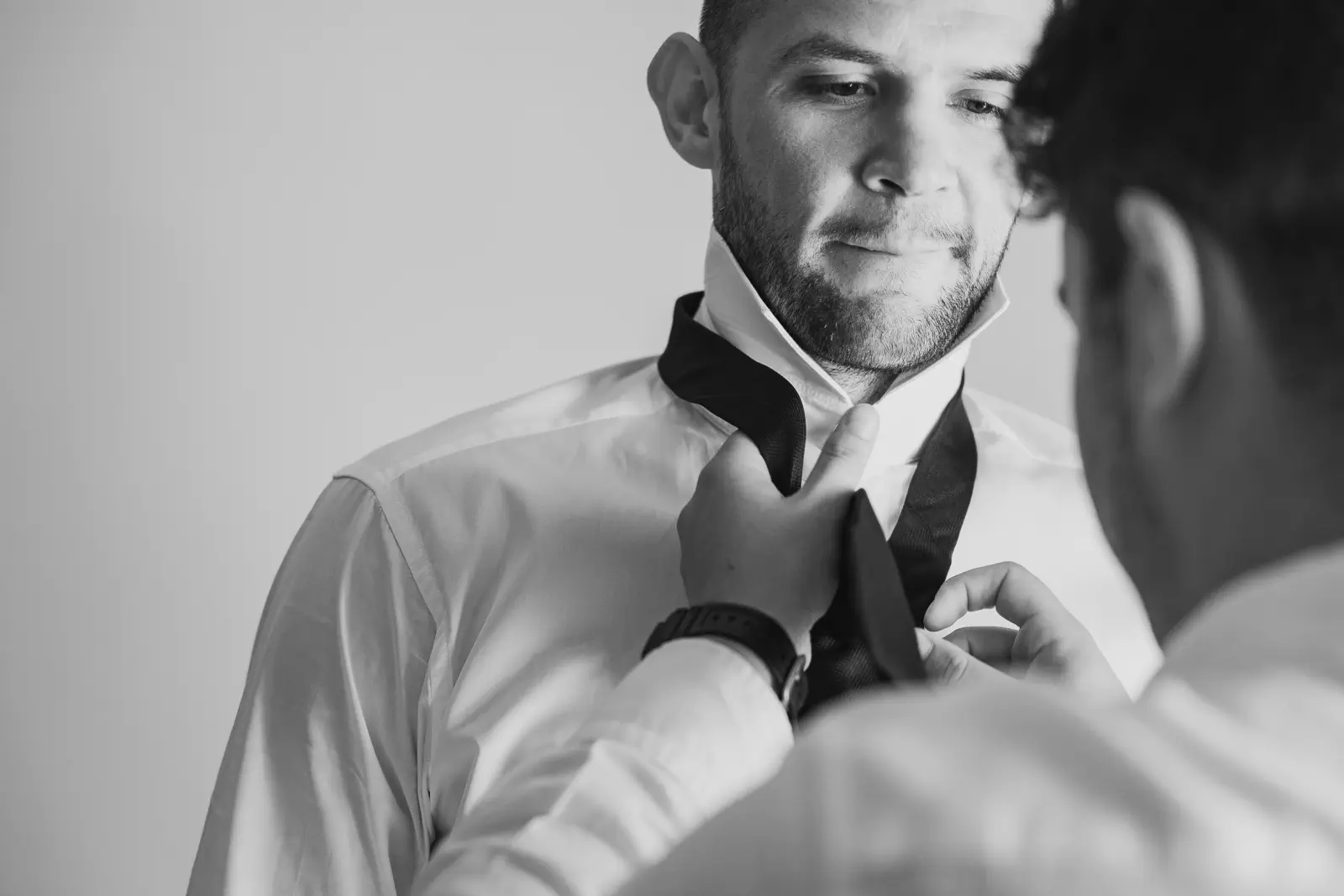 009 legandary wedding in trikala προετοιμασία του γαμπρού στο σπίτι του στα Τρίκαλα